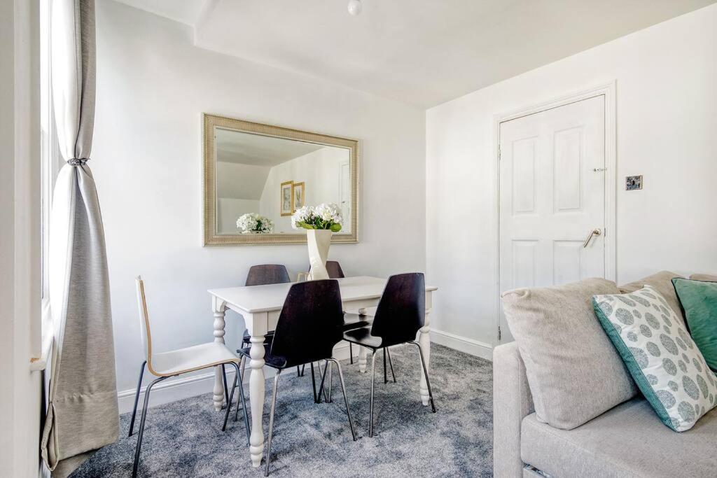3 Bed Flat Near Chelsea Apartamento *