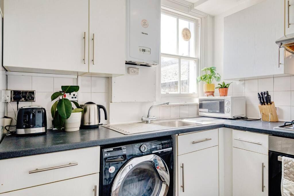 3 Bed Flat Near Chelsea Apartamento